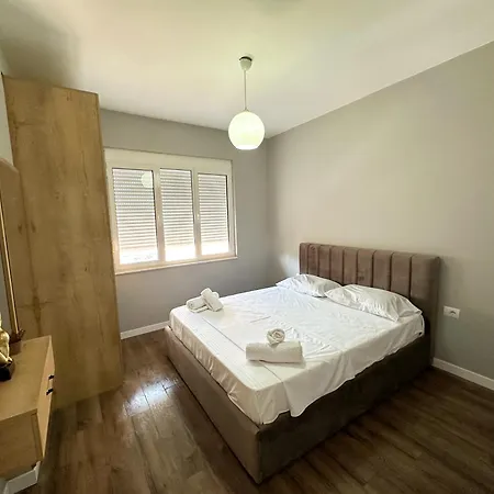 Jo-al, New Bazaar! * Tirana