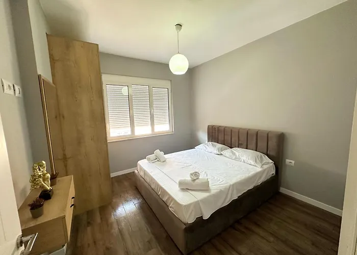 Jo-al, New Bazaar! * Tirana